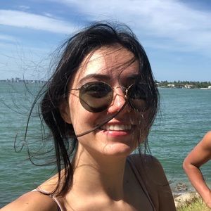 Meet your Posher, Elissa